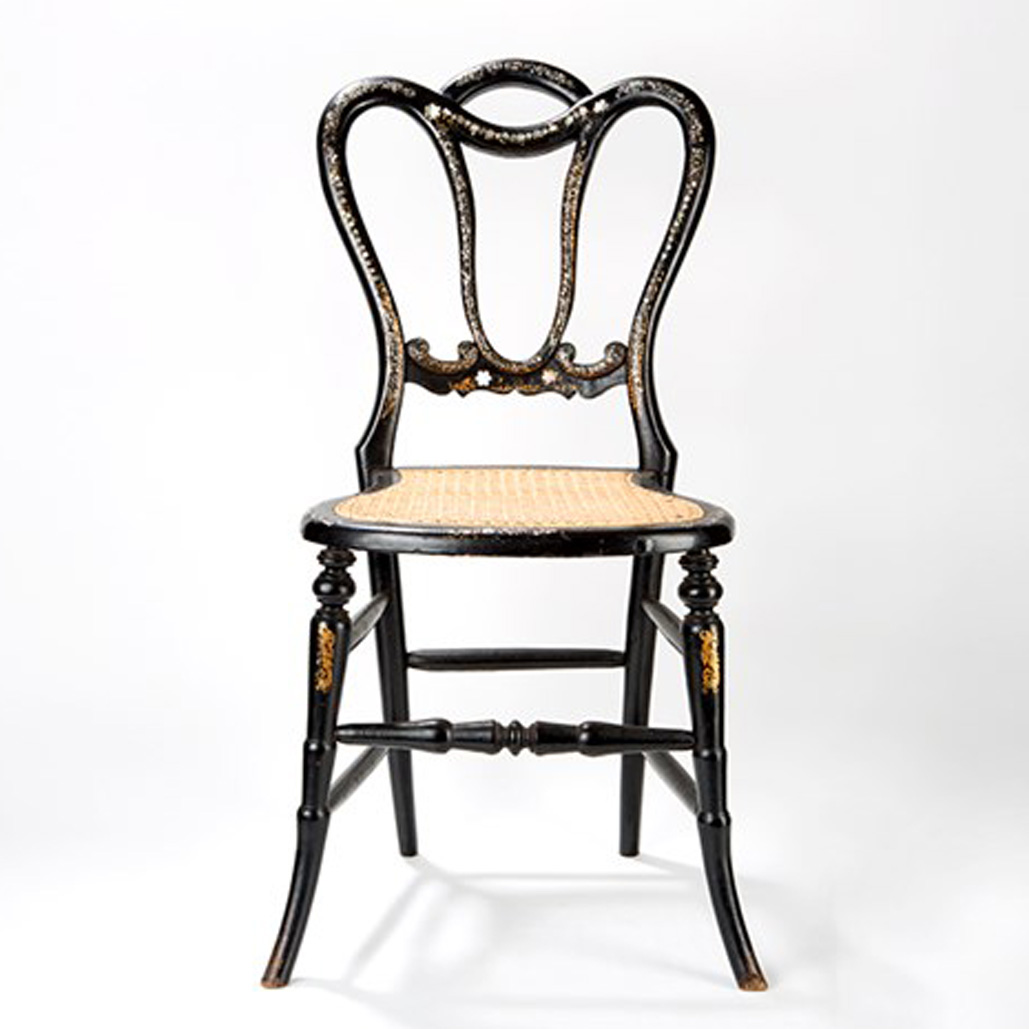 Eleganter Stuhl mit Intarsien