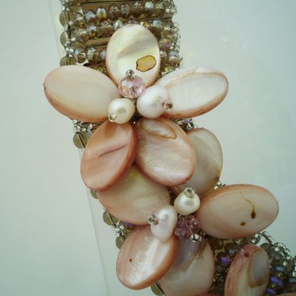 Collier aus Perlmutt, Süsswasserperlen und Swarovski Perlen